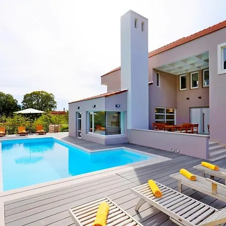 Villa Luxurious With Heated Pool And Mountain View *