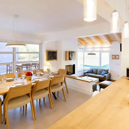 Villa Luxurious With Heated Pool And Mountain View Zupa
