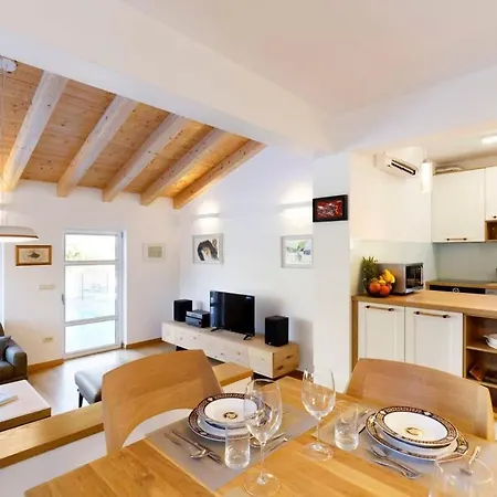 Luxurious With Heated Pool And Mountain View Zupa