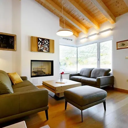 Villa Luxurious With Heated Pool And Mountain View