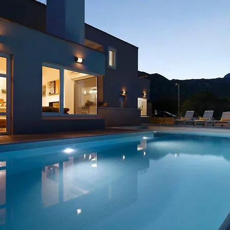 Villa Luxurious With Heated Pool And Mountain View Zupa