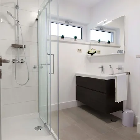 Luxurious With Heated Pool And Mountain View Zupa