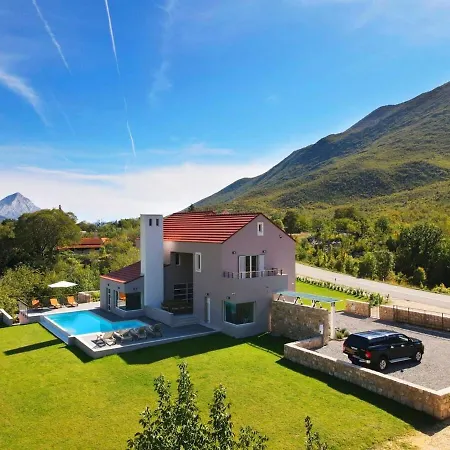 Luxurious With Heated Pool And Mountain View *